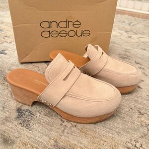 Andre Assous Soraya Tan suede Clogs